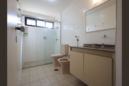 Apartamento para alugar com 166m², 3 quartos e 3 vagasBanheiro
