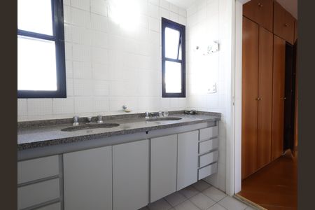 Apartamento para alugar com 166m², 3 quartos e 3 vagasBanheiro da Suíte