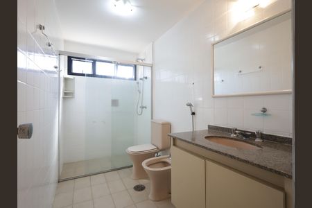 Apartamento para alugar com 166m², 3 quartos e 3 vagasBanheiro