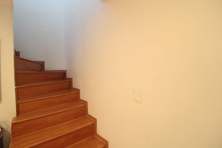 Escada de casa à venda com 3 quartos, 87m² em Jardim das Imbuias, São Paulo
