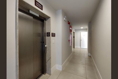 Apartamento à venda com 51m², 1 quarto e sem vaga Apartamento à venda com 51m², 1 quarto e sem vagaHall do elevador