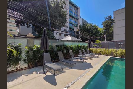 Apartamento à venda com 51m², 1 quarto e sem vaga Apartamento à venda com 51m², 1 quarto e sem vagaÁrea comum - Piscina