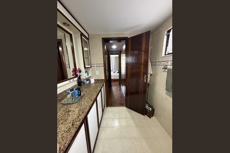 Apartamento à venda com 190m², 3 quartos e 3 vagas Apartamento à venda com 190m², 3 quartos e 3 vagasBanheiro