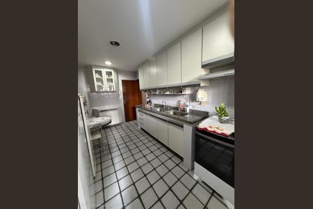 Apartamento à venda com 190m², 3 quartos e 3 vagas Apartamento à venda com 190m², 3 quartos e 3 vagasCozinha