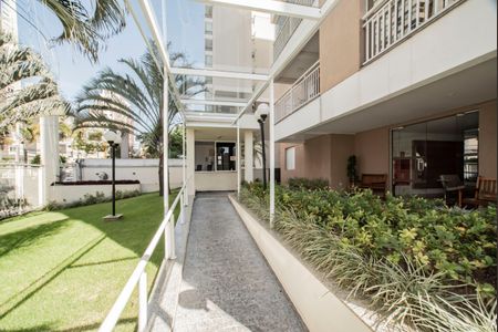 Apartamento à venda com 84m², 3 quartos e 2 vagasHall de entrada - Rampa de acesso