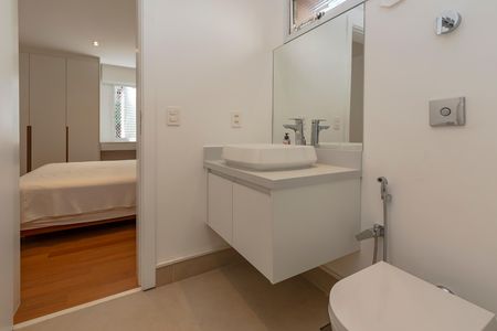 Apartamento à venda com 108m², 2 quartos e 1 vaga Apartamento à venda com 108m², 2 quartos e 1 vagaBanheiro da Suíte