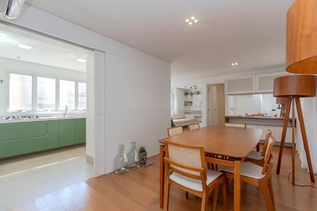 Apartamento à venda com 108m², 2 quartos e 1 vaga Apartamento à venda com 108m², 2 quartos e 1 vagaSala