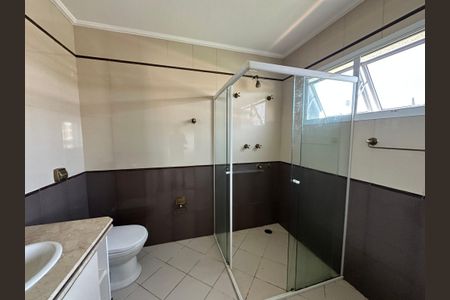 Casa de condomínio para alugar com 600m², 5 quartos e 6 vagasBanheiro da Suíte 3