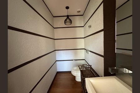 Casa de condomínio para alugar com 600m², 5 quartos e 6 vagasLavabo