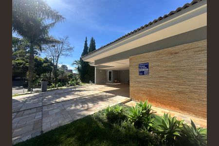 Casa de condomínio para alugar com 600m², 5 quartos e 6 vagasFachada