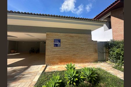Casa de condomínio para alugar com 600m², 5 quartos e 6 vagasFachada