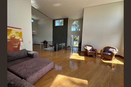 Casa de condomínio para alugar com 600m², 5 quartos e 6 vagasSala