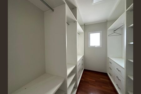 Casa de condomínio para alugar com 600m², 5 quartos e 6 vagasCloset da suíte 1