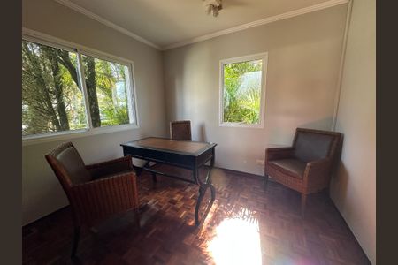Casa de condomínio para alugar com 600m², 5 quartos e 6 vagasEscritório