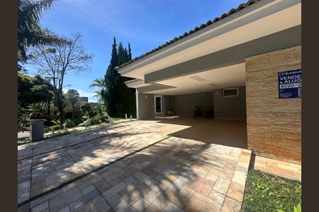 Casa de condomínio para alugar com 600m², 5 quartos e 6 vagasFachada