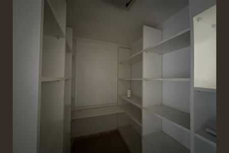 Casa de condomínio para alugar com 600m², 5 quartos e 6 vagasDepósito