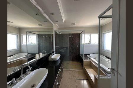 Casa de condomínio para alugar com 600m², 5 quartos e 6 vagasBanheiro da Suíte 2