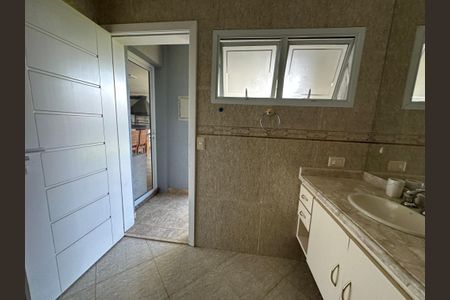 Casa de condomínio para alugar com 600m², 5 quartos e 6 vagasBanheiro Social