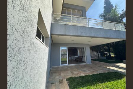 Casa de condomínio para alugar com 600m², 5 quartos e 6 vagasQuintal