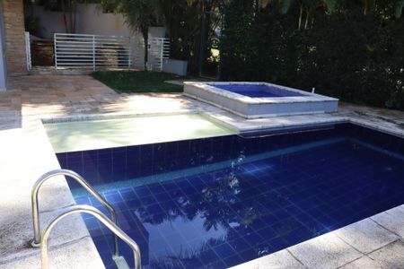 Casa de condomínio para alugar com 600m², 5 quartos e 6 vagasPiscina