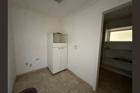Casa de condomínio para alugar com 600m², 5 quartos e 6 vagasDepósito