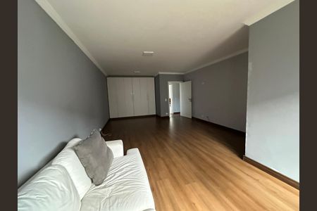 Casa de condomínio para alugar com 600m², 5 quartos e 6 vagasQuarto