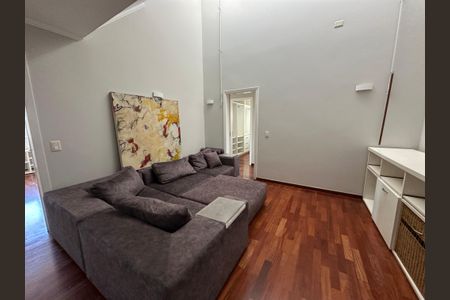 Casa de condomínio para alugar com 600m², 5 quartos e 6 vagasSala de TV
