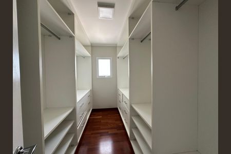 Casa de condomínio para alugar com 600m², 5 quartos e 6 vagasCloset da suíte 2