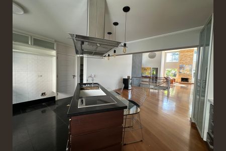 Casa de condomínio para alugar com 600m², 5 quartos e 6 vagasCozinha
