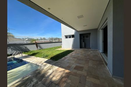 Casa de condomínio para alugar com 600m², 5 quartos e 6 vagasQuintal