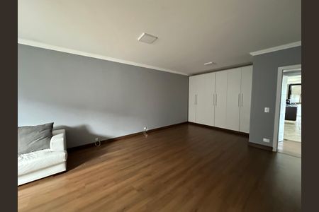 Casa de condomínio para alugar com 600m², 5 quartos e 6 vagasQuarto