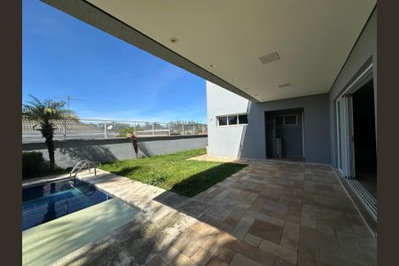 Casa de condomínio para alugar com 600m², 5 quartos e 6 vagasQuintal