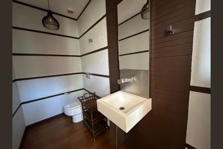 Casa de condomínio para alugar com 600m², 5 quartos e 6 vagasLavabo