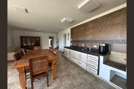 Casa de condomínio para alugar com 600m², 5 quartos e 6 vagasChurrasqueira