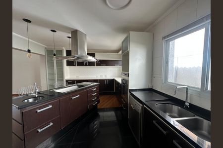 Casa de condomínio para alugar com 600m², 5 quartos e 6 vagasCozinha