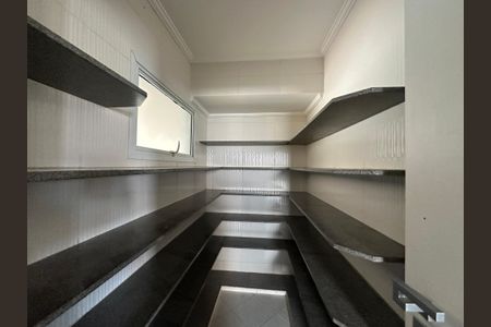 Casa de condomínio para alugar com 600m², 5 quartos e 6 vagasDespensa