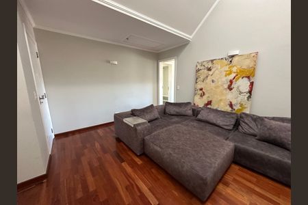 Casa de condomínio para alugar com 600m², 5 quartos e 6 vagasSala de TV