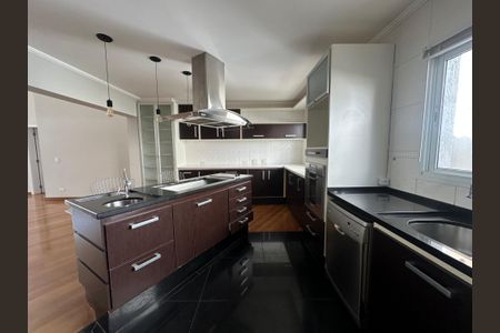 Casa de condomínio para alugar com 600m², 5 quartos e 6 vagasCozinha