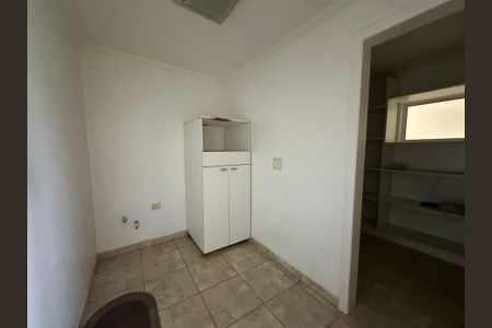 Casa de condomínio para alugar com 600m², 5 quartos e 6 vagasDepósito