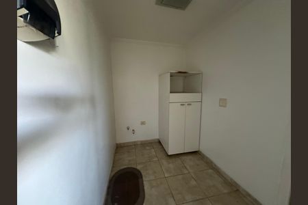 Casa de condomínio para alugar com 600m², 5 quartos e 6 vagasDepósito
