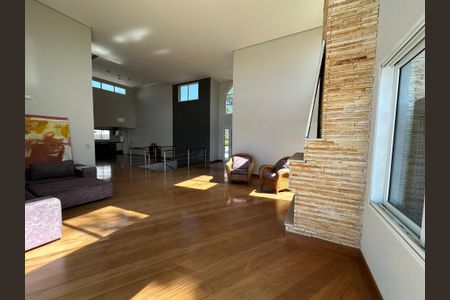 Casa de condomínio para alugar com 600m², 5 quartos e 6 vagasSala