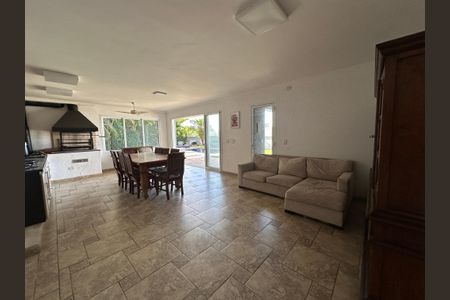Casa de condomínio para alugar com 600m², 5 quartos e 6 vagasChurrasqueira