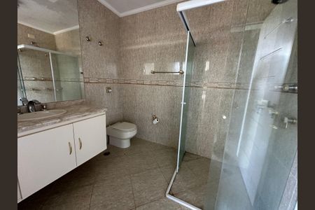 Casa de condomínio para alugar com 600m², 5 quartos e 6 vagasBanheiro Social