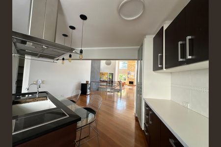 Casa de condomínio para alugar com 600m², 5 quartos e 6 vagasCozinha