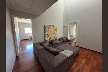 Casa de condomínio para alugar com 600m², 5 quartos e 6 vagasSala de TV