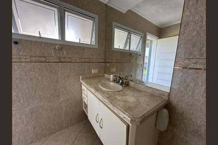 Casa de condomínio para alugar com 600m², 5 quartos e 6 vagasBanheiro Social