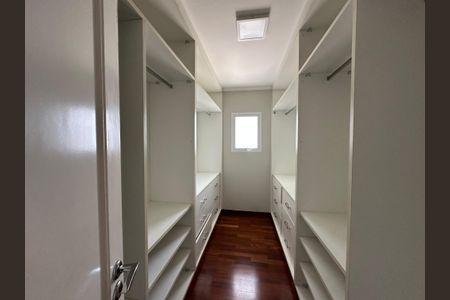 Casa de condomínio para alugar com 600m², 5 quartos e 6 vagasCloset da suíte 2