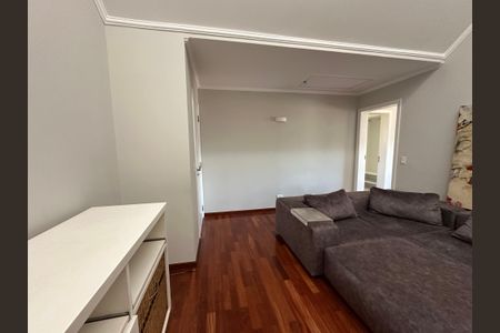 Casa de condomínio para alugar com 600m², 5 quartos e 6 vagasSala de TV