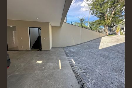Casa de condomínio à venda com 304m², 4 quartos e 4 vagasGaragem