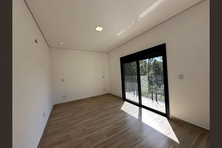 Casa de condomínio à venda com 304m², 4 quartos e 4 vagasSuíte 2